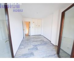 Chalet adosado en primera linea de playa con vistas al mar y jardín