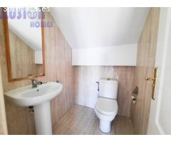 Chalet adosado en primera linea de playa con vistas al mar y jardín