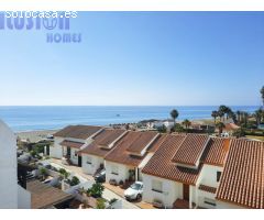 Casa Adosada en venta en primera linea de playa con vistas al mar