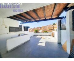 Casa Adosada en venta en primera linea de playa con vistas al mar