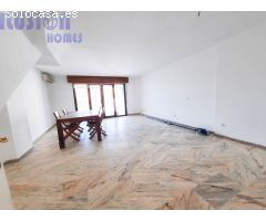 Casa Adosada en venta en primera linea de playa con vistas al mar