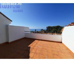 Casa Adosada en venta en primera linea de playa con vistas al mar