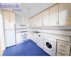 Casa Adosada en venta en primera linea de playa con vistas al mar