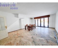 Casa Adosada en venta en primera linea de playa con vistas al mar