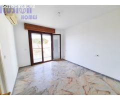 Casa Adosada en venta en primera linea de playa con vistas al mar