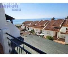 Casa Adosada en venta en primera linea de playa con vistas al mar