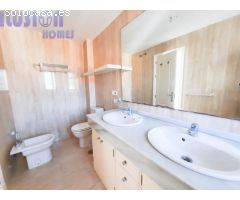 Casa Adosada en venta en primera linea de playa con vistas al mar