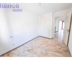 Casa Adosada en venta en primera linea de playa con vistas al mar