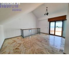 Casa Adosada en venta en primera linea de playa con vistas al mar