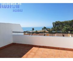 Casa Adosada en venta en primera linea de playa con vistas al mar