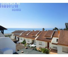 Casa Adosada en venta en primera linea de playa con vistas al mar