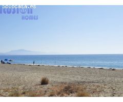 Casa Adosada en venta en primera linea de playa con vistas al mar