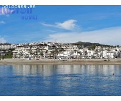Casa Adosada en venta en primera linea de playa con vistas al mar