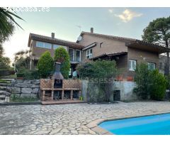 Chalet independiente con jardín, piscina y magníficas vistas