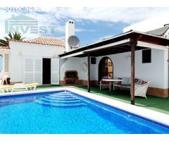 Villa en primera línea - La Caleta