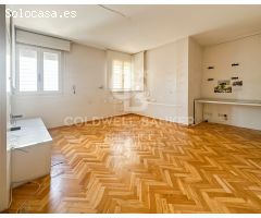 Ático dúplex exclusivo en Tres Torres . Amplios espacios y vistas panorámicas