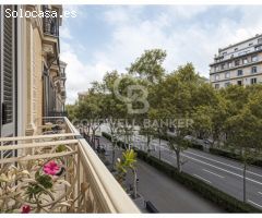 Exclusiva vivienda en finca regia modernista con parking en Gran Vía de les