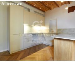 Exclusivo Piso Reformado en el Gótico - Encanto Histórico y Diseño Moderno