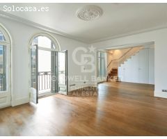 Ático Dúplex de Ensueño en el Corazón del Quadrat dOr: Historia y Lujo