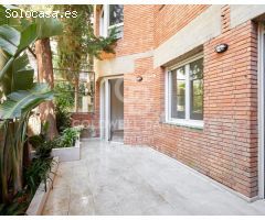 Exclusiva planta baja con patio en zona residencial de Gràcia