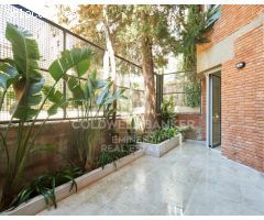 Exclusiva planta baja con patio en zona residencial de Gràcia