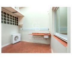 Exclusiva planta baja con patio en zona residencial de Gràcia