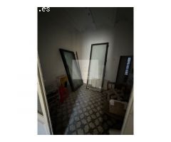 Acogedora casa con gran potencial, terraza y jardín en venta en Mas Sauró
