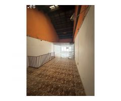 Acogedora casa con gran potencial, terraza y jardín en venta en Mas Sauró