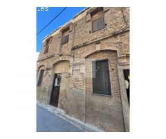 Acogedora casa con gran potencial, terraza y jardín en venta en Mas Sauró