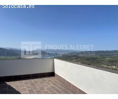 CASA AMB VISTES A CLAVEROL