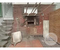 ¡Descubre esta joya histórica en Arenys de Munt! Casa de pueblo de 1900 con