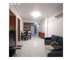¡Apartamento con piscina y garaje en el centro de Torrevieja, listo para entrar