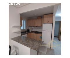 ¡Apartamento con piscina y garaje en el centro de Torrevieja, listo para entrar