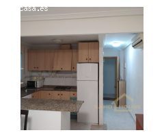 ¡Apartamento con piscina y garaje en el centro de Torrevieja, listo para entrar