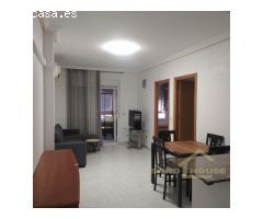 ¡Apartamento con piscina y garaje en el centro de Torrevieja, listo para entrar