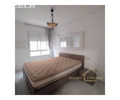 ¡Apartamento con piscina y garaje en el centro de Torrevieja, listo para entrar