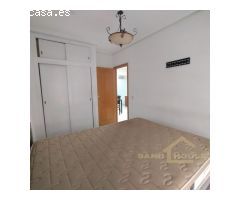 ¡Apartamento con piscina y garaje en el centro de Torrevieja, listo para entrar