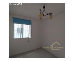 ¡Apartamento con piscina y garaje en el centro de Torrevieja, listo para entrar