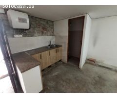 Se vende local en planta baja de 72 m2 en zona Mendelu con muchas posibilidades.