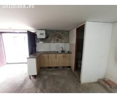 Se vende local en planta baja de 72 m2 en zona Mendelu con muchas posibilidades.