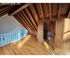 Casa adosada de tres habitaciones con terraza y vistas a la montaña