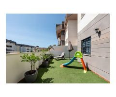 Amplio bajo con gran terraza y excelentes zonas comunes