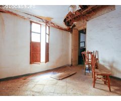 CASA ADOSADA PARA RESTAURAR POR COMPLETO