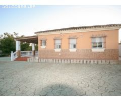 FINCA CON PISCINA Y ALMACENES