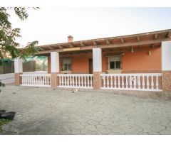 FINCA CON PISCINA Y ALMACENES
