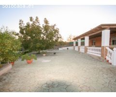 FINCA CON PISCINA Y ALMACENES