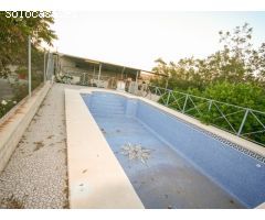 FINCA CON PISCINA Y ALMACENES