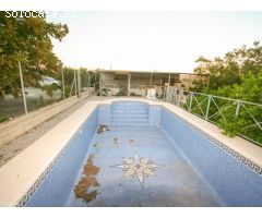 FINCA CON PISCINA Y ALMACENES