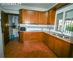 FINCA CON PISCINA Y ALMACENES