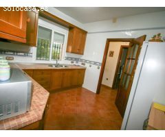 FINCA CON PISCINA Y ALMACENES